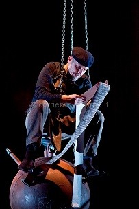 Al teatro Verdi di Salerno va in scena lo spettacolo Itis Galileo con Marco Paolini