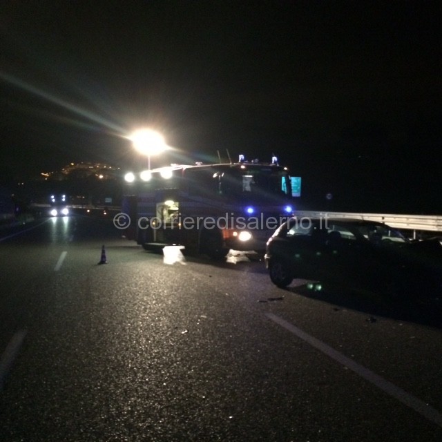 Salerno-Reggio Calabria: incidente tra un tir e 3 auto
