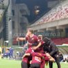 Calciatori Salernitana esultano per gol