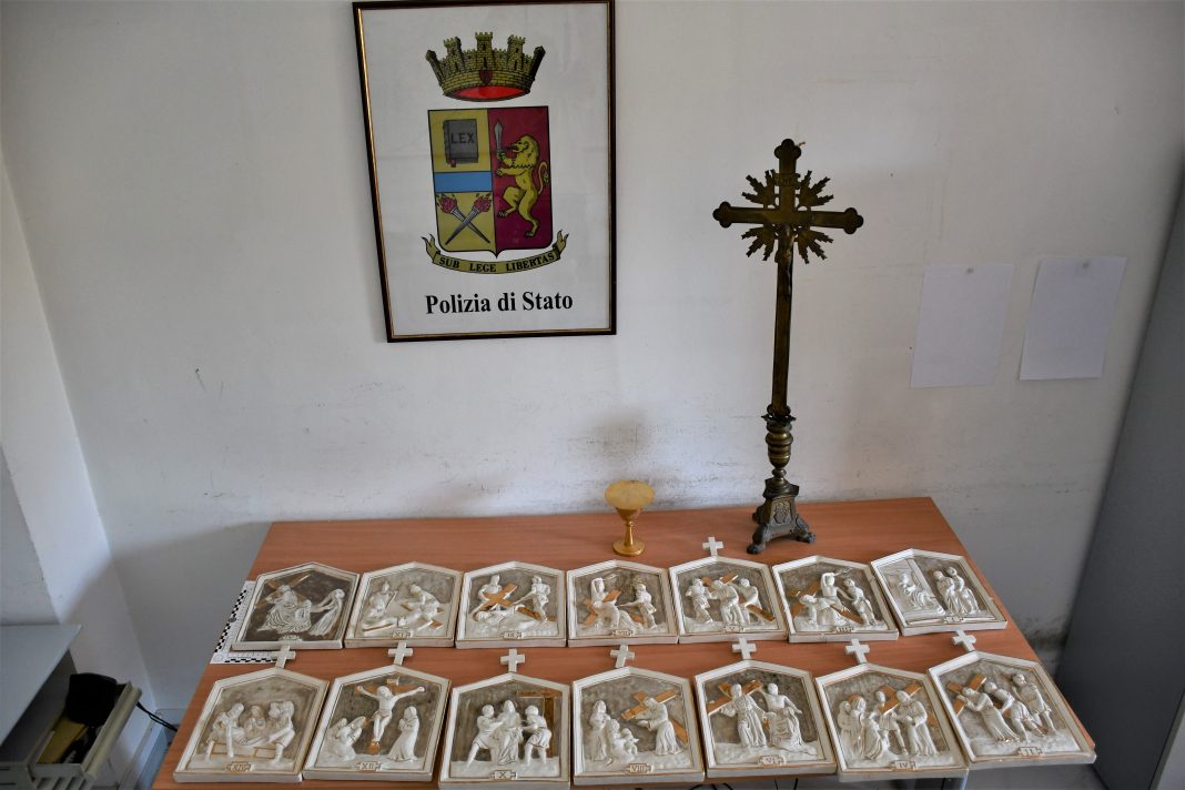 oggetti sacri rubati e recuperati dalla Polizia