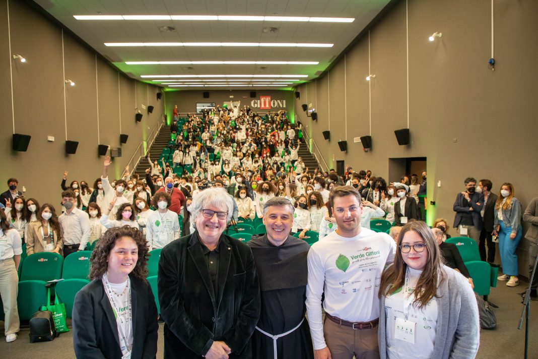 Verde Giffoni e manifesto di Assisi Verde Giffoni e manifesto di Assisi