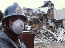 Bersaglieri e militari a Conza per terremoto 1980 in Irpinia